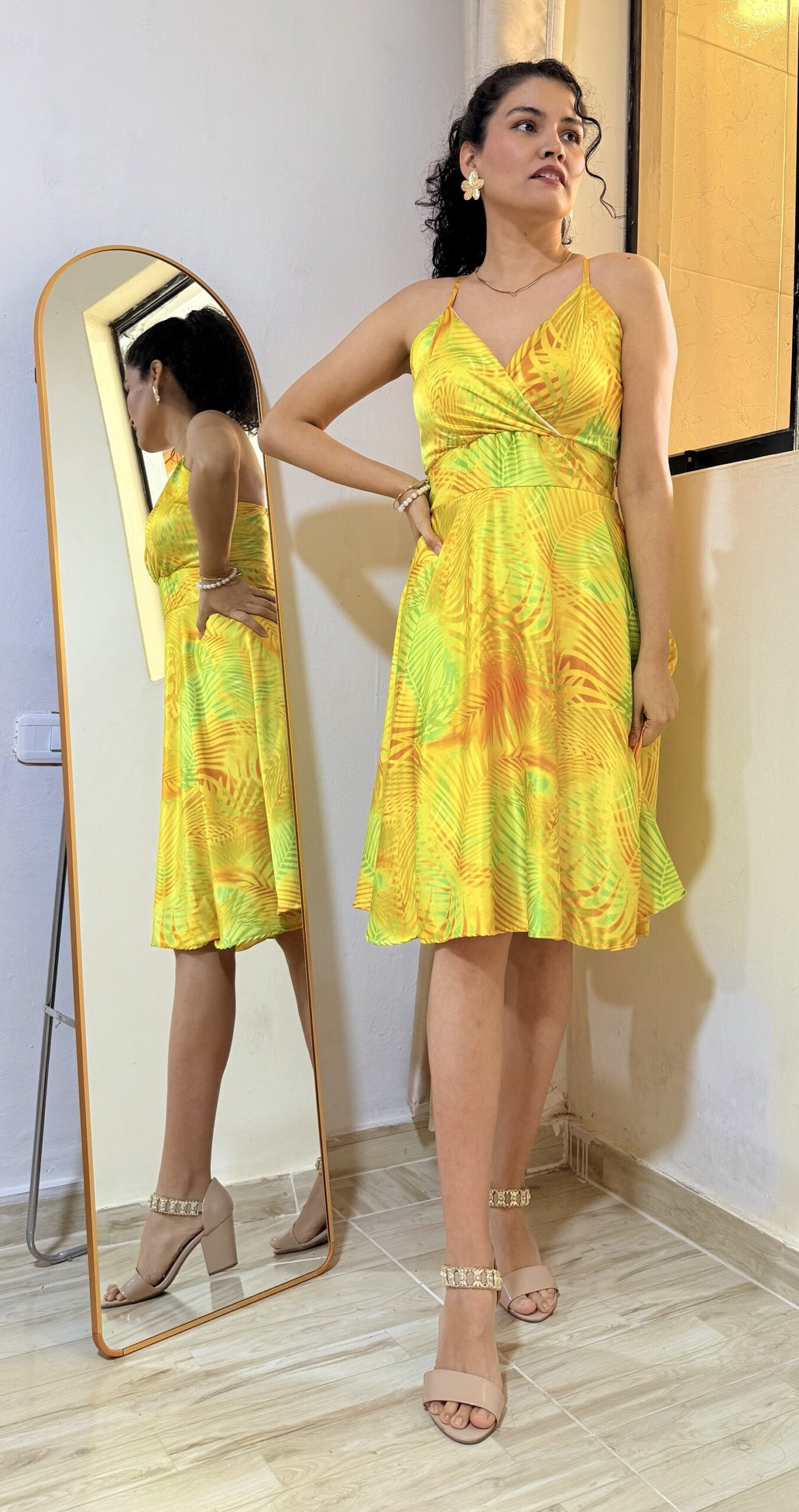Vestido amarillo satin: imagen 2